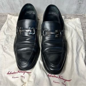 Ferragamo Men’s loafer Black leather size 11 Fair used condition